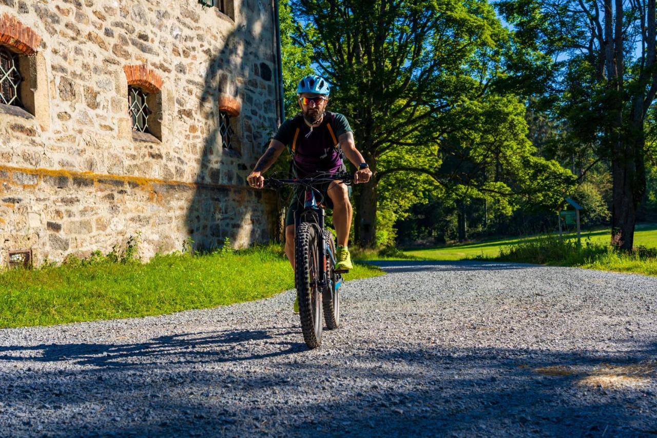 Wander Und Aktiv Hotel Roesslwirt Lam Luaran gambar
