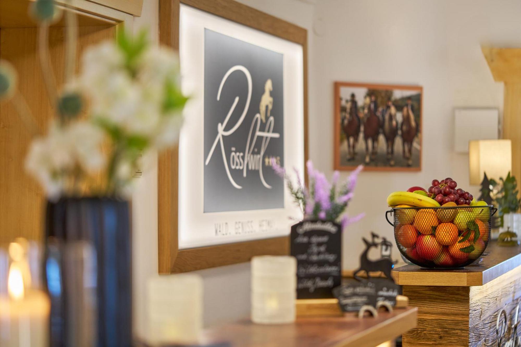 Wander Und Aktiv Hotel Roesslwirt Lam Luaran gambar