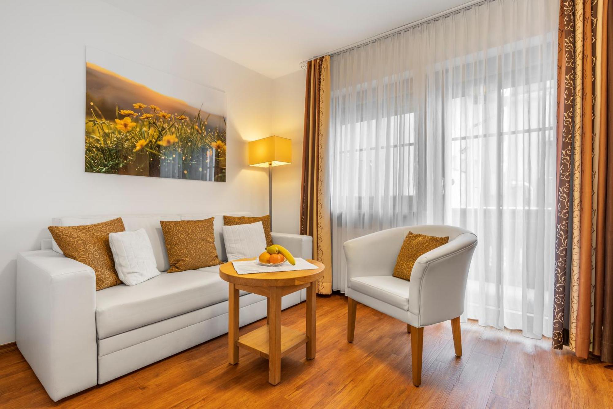 Wander Und Aktiv Hotel Roesslwirt Lam Luaran gambar