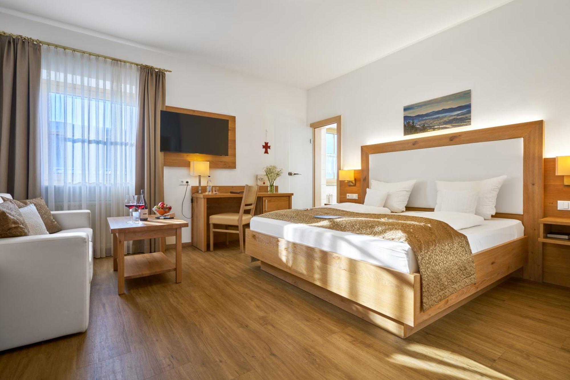 Wander Und Aktiv Hotel Roesslwirt Lam Luaran gambar